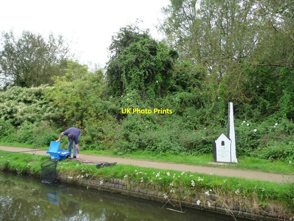 Photo 6"x4" Angler by new milepost, Dudley No 2 Canal Dudley\/SO9390 c2012