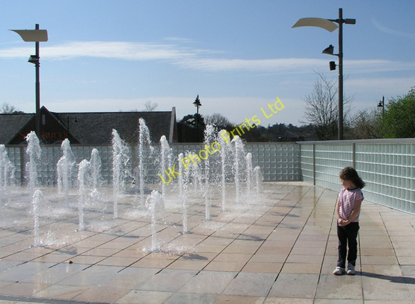 Photo 6"x4" Fountain near public library Horsham\/TQ1731 c2005