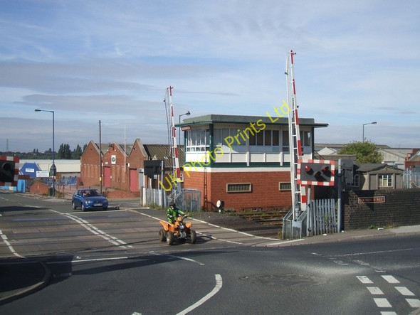 Photo 6"x4" Level crossing on Willenhall Lane Bloxwich c2006