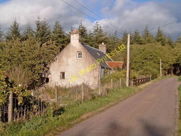 Photo 6"x4" Roadside Cottage near Lethen Littlemill\/NH9150 c2006