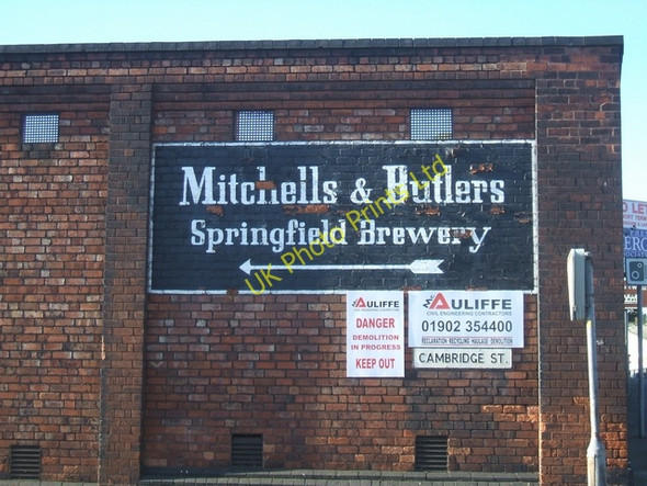 Photo 6"x4" Springfield Brewery - 'This Way' Wolverhampton c2006