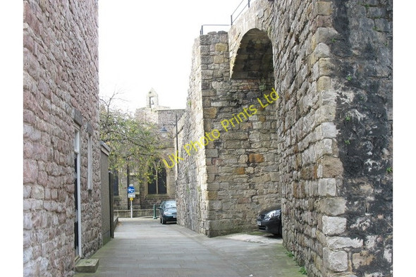 Photo 6"x4" The Passage between Market Street and Church Street Caernarfon c2006