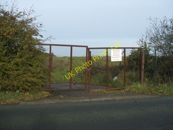 Photo 6"x4" Entrance to the clay pit Essington c2006
