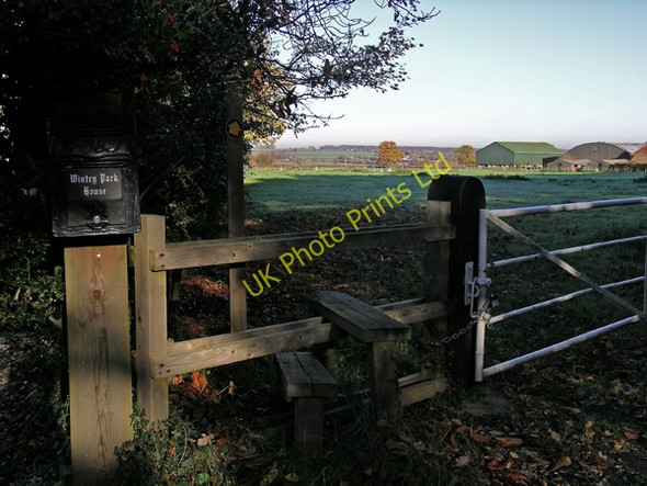 Photo 6"x4" Footpath to Wintry Park Farm, from Wintry Park House Epping c2006