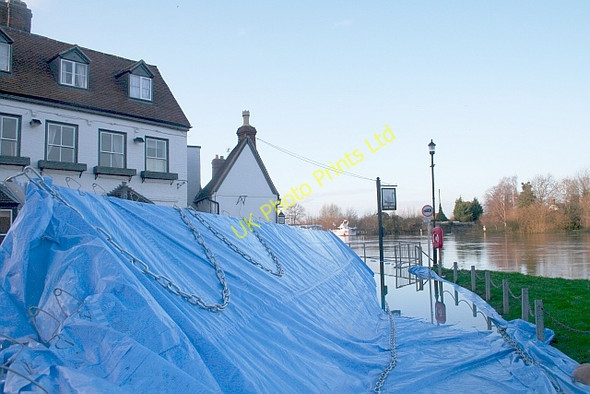 Photo 6"x4" Flood Barrier in Action Upton upon Severn c2006