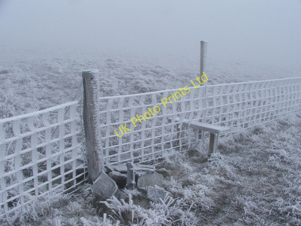 Photo 6"x4" Stile and Fence on Lovely Seat. Muker c2006