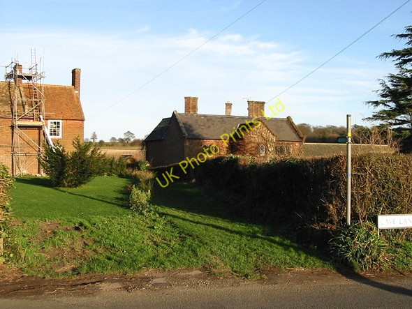 Photo 6"x4" Footpath between the houses on Cave Lane, Claypits. Claypits\/TR2555 c2007