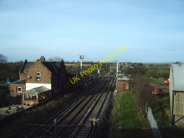 Photo 6"x4" The London to Glasgow railway Springfield\/NY3268 c2007