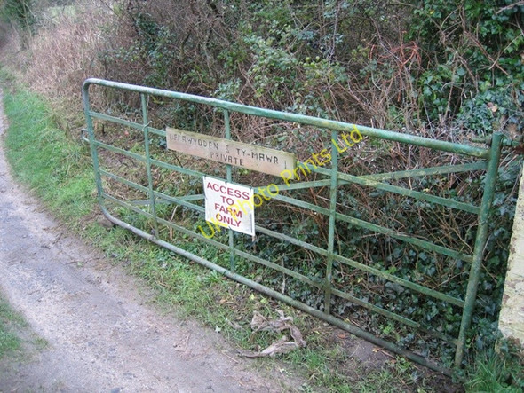 Photo 6"x4" Gate to Ty Mawr Red Wharf Bay c2007