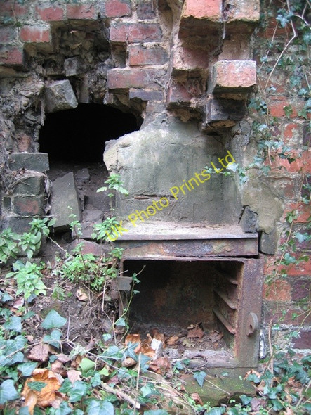 Photo 6"x4" Oven in Ruin at Coed y Cra Flint\/Y Fflint c2007