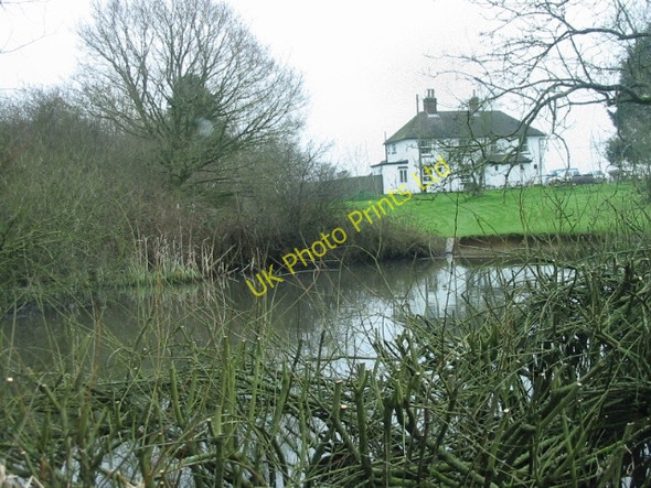 Photo 6"x4" Pond and the old Gate Inn Mockbeggar\/TR1443 c2007