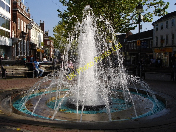 Photo 6"x4" Fountain in Ashford High Street Ashford\/TR0042 c2005