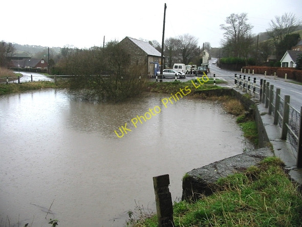 Photo 6"x4" Village pond in the rain, Lydden Lydden\/TR2645 c2007