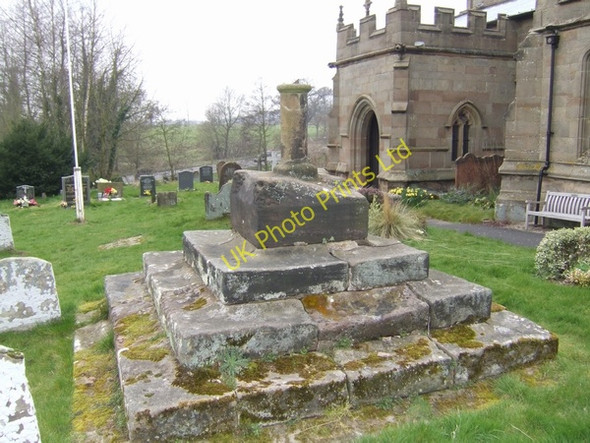 Photo 6"x4" Church Porch and Sundial Tong\/SJ7907 c2007