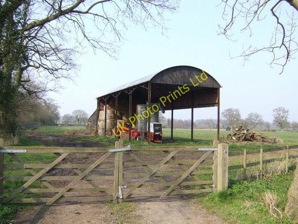Photo 6"x4" Open sided barn Bishops Wood c2007