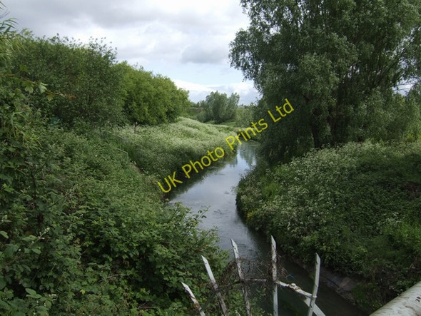 Photo 6"x4" River Tame flows peacefully Darlaston c2007