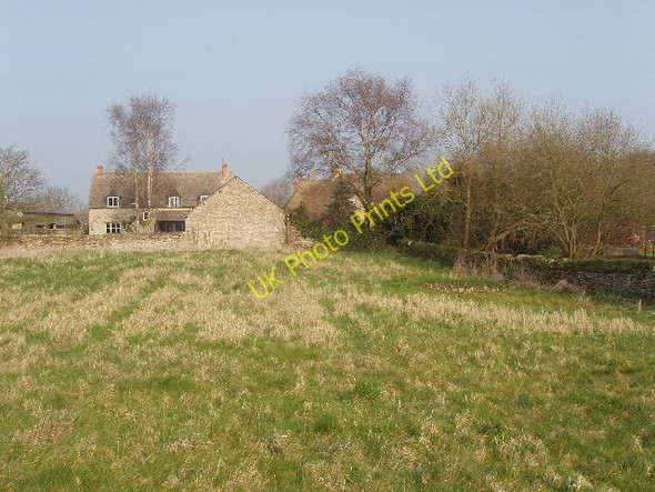 Photo 6"x4" Paddock and house in Weston-on-the-Green Weston-on-the-Green c2007