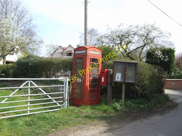 Photo 6"x4" Rural amenities Bromstead Common c2007