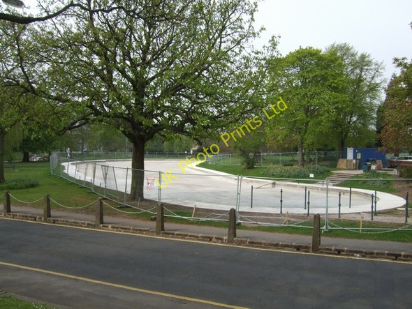 Photo 6"x4" No paddling today! Stockwell End c2007