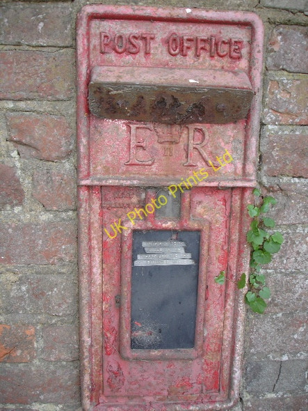 Photo 6"x4" Disused post box Kempe's Corner c2007