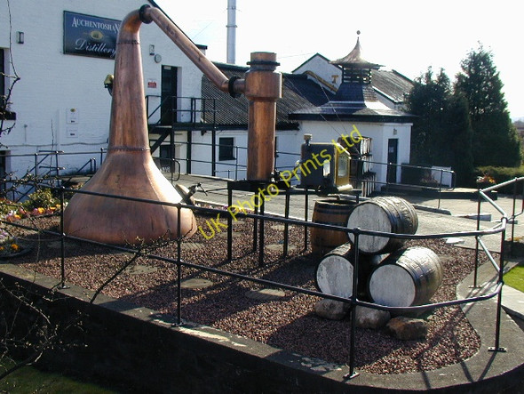 Photo 6"x4" Auchentoshan distillery Erskine c2006 P1