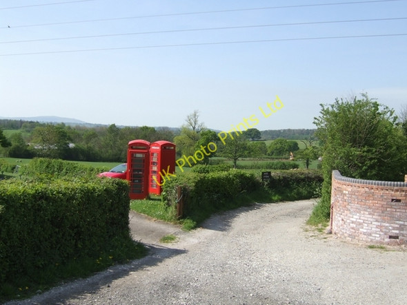 Photo 6"x4" Never a phone box when you need one? Colemore Green c2007