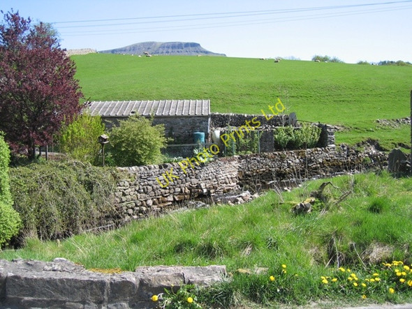 Photo 6"x4" A View towards Pen-y-ghent across Brants ghyll Horton in Ribblesdale c2007