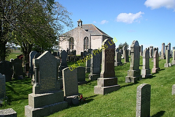 Photo 6"x4" Ordiquhill Kirkyard Ordiquhill\/NJ5655 c2007