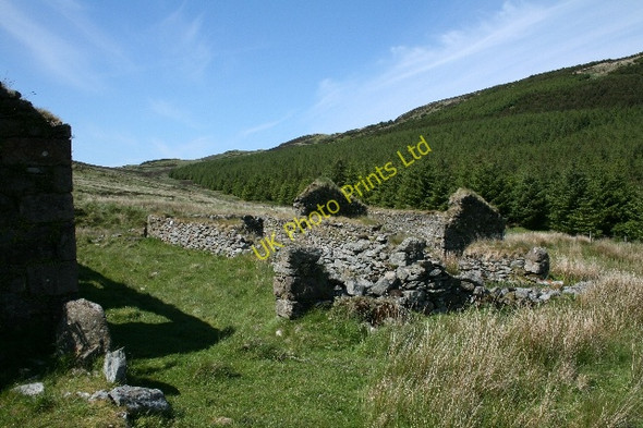 Photo 6"x4" Out buildings at Gleneadardacrock. Cnoc Moy c2007