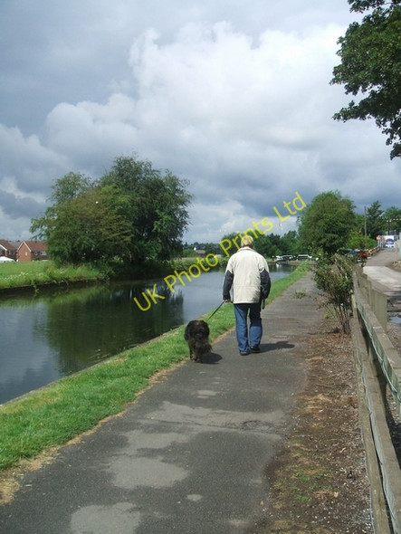Photo 6"x4" One man and his dog Wolverhampton c2007