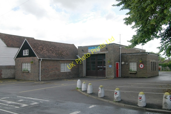 Photo 6"x4" Henfield fire station Nep Town c2007