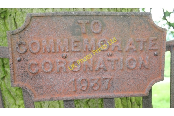 Photo 6"x4" Coronation Plaque on the Coombe Green Oak Tree Birts Street c2007