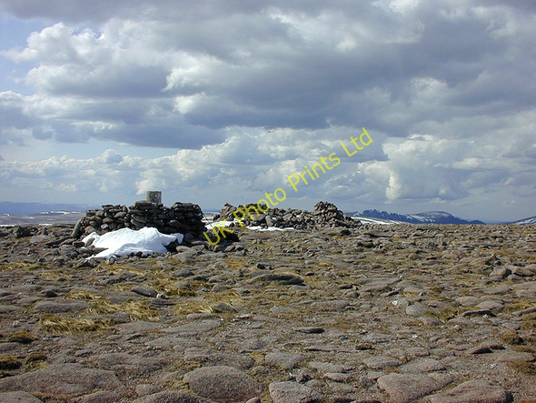 Photo 6"x4" The summit cairns of Beinn Bhrotain Beinn Bhrotain c2005