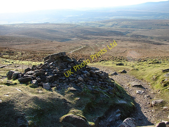 Photo 6"x4" Cairn on the ascent to Pen-y-ghent Brackenbottom c2007