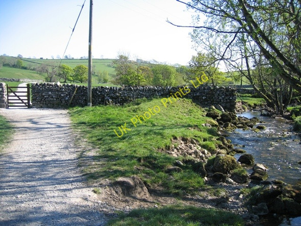 Photo 6"x4" The Pennine Way and Malham Beck Malham\/SD9062 c2007