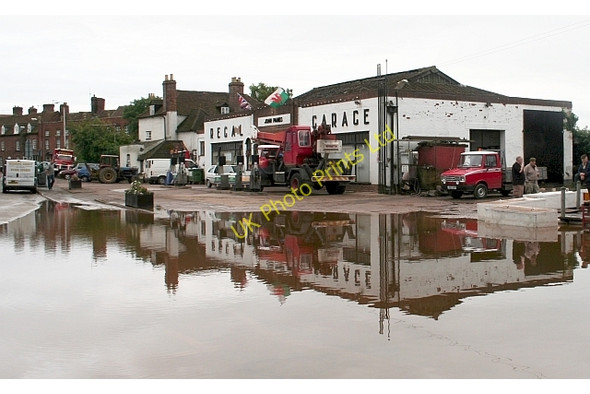 Photo 6"x4" Reflections on the Regal Garage, Upton-upon-Severn Upton upon Severn c2007