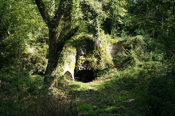 Photo 6"x4" Landkey: old limekiln Landkey c2007