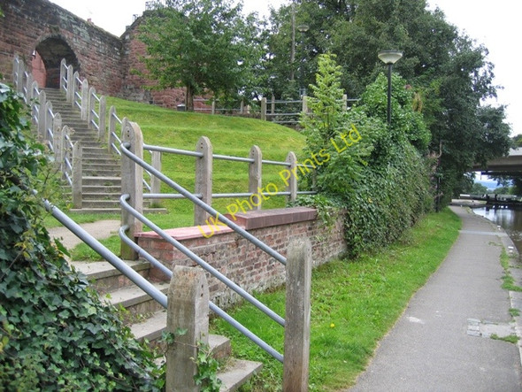 Photo 6"x4" Shropshire Union Canal and the City Walls Chester c2007
