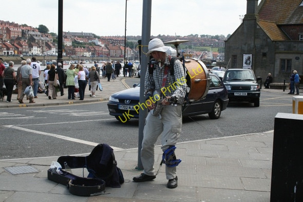 Photo 6"x4" One Man Band at Whitby. Whitby\/NZ8910 c2007