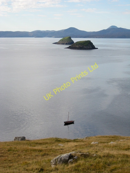 Photo 6"x4" An Sulaire visiting the Shiant Isles Airighean na h-Annaid c2007
