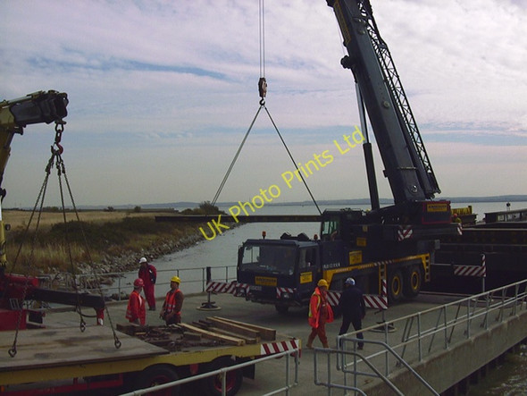Photo 6"x4" Loading Jetty Shell Haven Corringham\/TQ7083 c2003