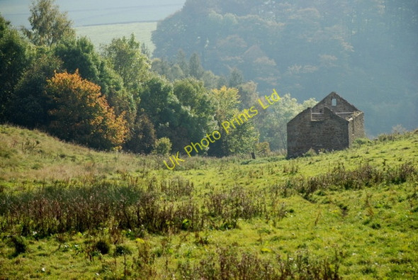 Photo 6"x4" Derelict barn near Hassop Bubnell c2007