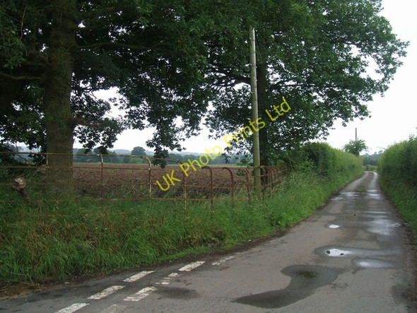Photo 6"x4" Rusty metal fencing Apeton c2007