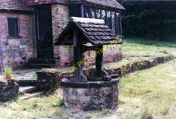 Photo 6"x4" Well at Little Poundsford Farm Three Cups Corner c1988