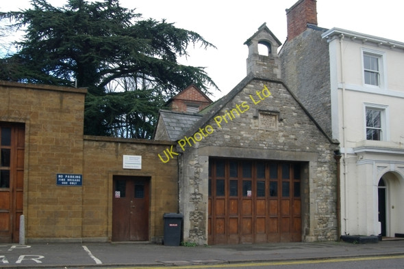 Photo 6"x4" Brackley fire station (original section) Brackley\/SP5837 c2007