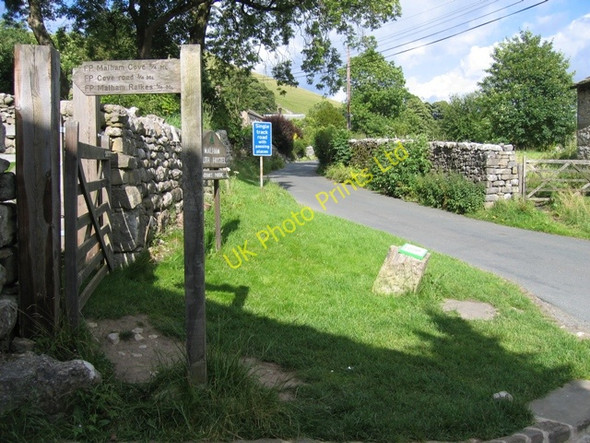 Photo 6"x4" Finkle Street from the pinfold Malham\/SD9062 c2007
