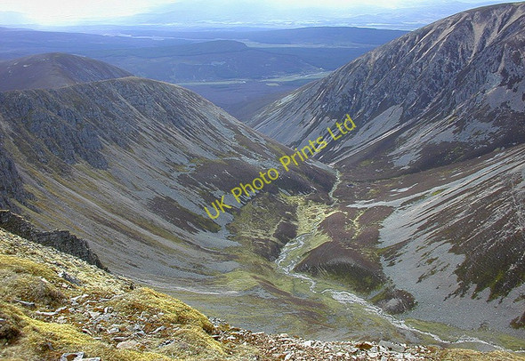 Photo 6"x4" Looking down Coire Garbhalach Fionnar Choire c2003