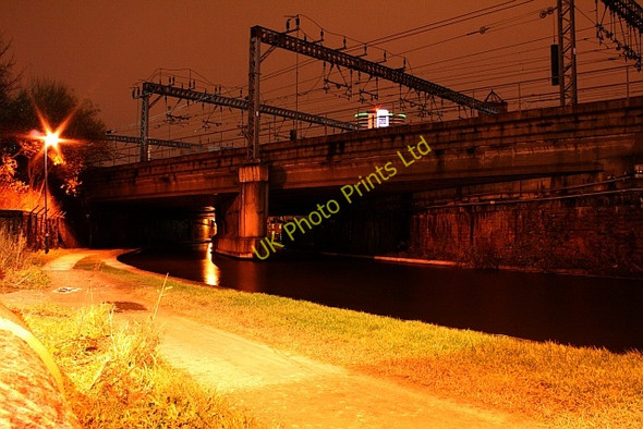 Photo 6"x4" Railway Passes above Canal at Leeds (2) Leeds\/SE3034 c2007