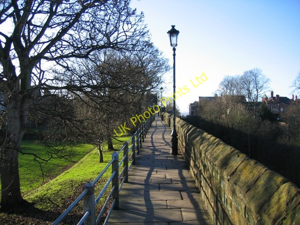 Photo 6"x4" The city walls towards the Northgate Chester c2007
