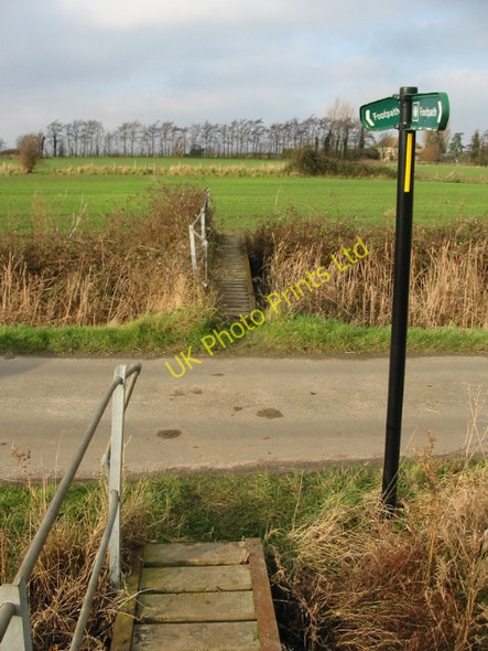 Photo 6"x4" Footbridge , road, footbridge Sandwich c2008